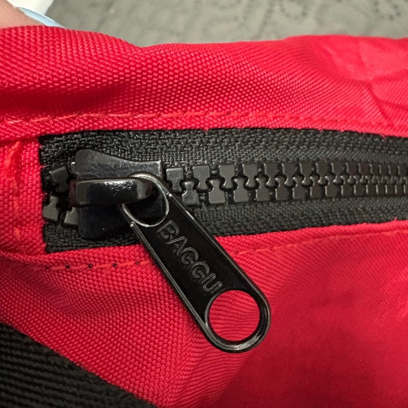 Baggu Bold Red Shoulder Bag with Black Straps - Picture 3 of 3